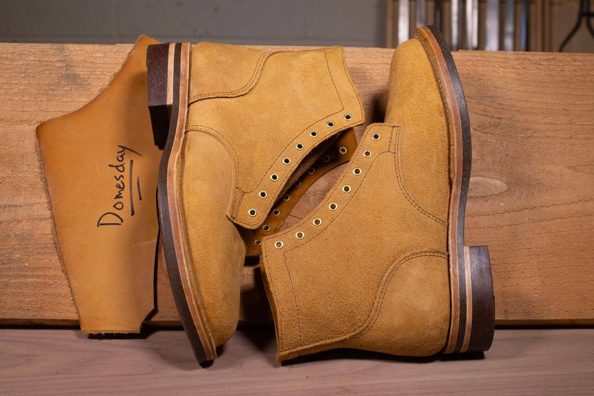 Photo by davecorey on October 4, 2024 of the Oldspeed Service Boot 6” in Horween Tan Latigo Rough Out.