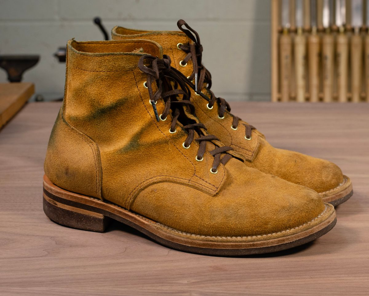 Photo by davecorey on November 2, 2024 of the Oldspeed Service Boot 6” in Horween Tan Latigo Rough Out.