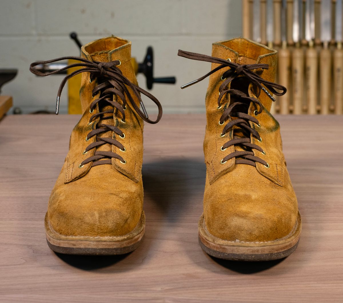 Photo by davecorey on November 2, 2024 of the Oldspeed Service Boot 6” in Horween Tan Latigo Rough Out.