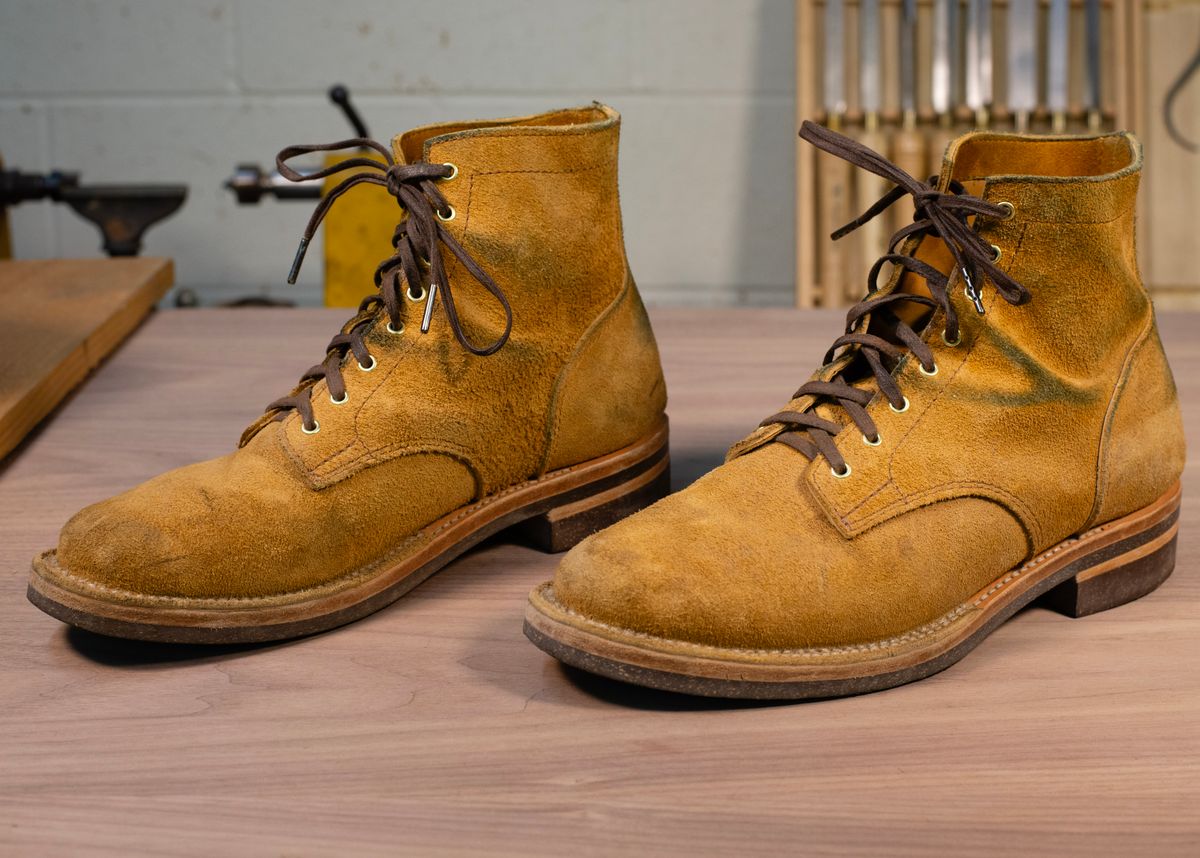 Photo by davecorey on November 2, 2024 of the Oldspeed Service Boot 6” in Horween Tan Latigo Rough Out.