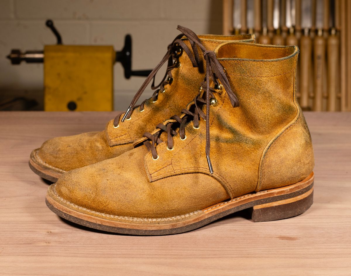 Photo by davecorey on December 4, 2024 of the Oldspeed Service Boot 6” in Horween Tan Latigo Rough Out.