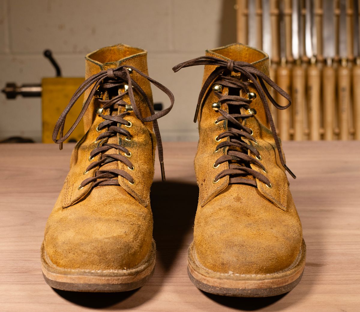Photo by davecorey on December 4, 2024 of the Oldspeed Service Boot 6” in Horween Tan Latigo Rough Out.