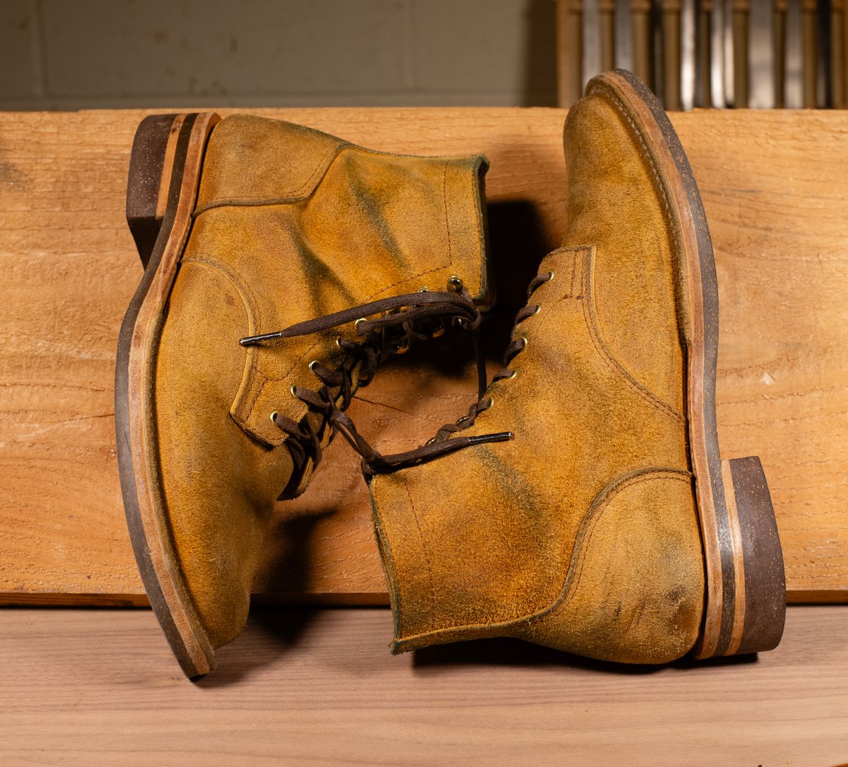 Photo by davecorey on December 4, 2024 of the Oldspeed Service Boot 6” in Horween Tan Latigo Rough Out.