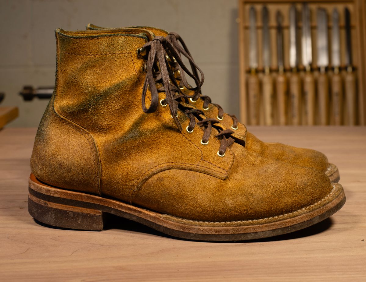 Photo by davecorey on January 4, 2025 of the Oldspeed Service Boot 6” in Horween Tan Latigo Rough Out.