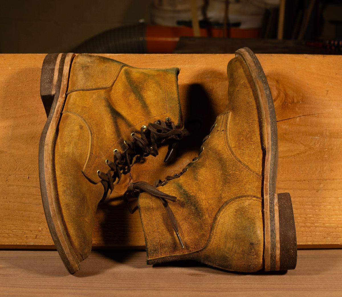 Photo by davecorey on March 6, 2025 of the Oldspeed Service Boot 6” in Horween Tan Latigo Rough Out.