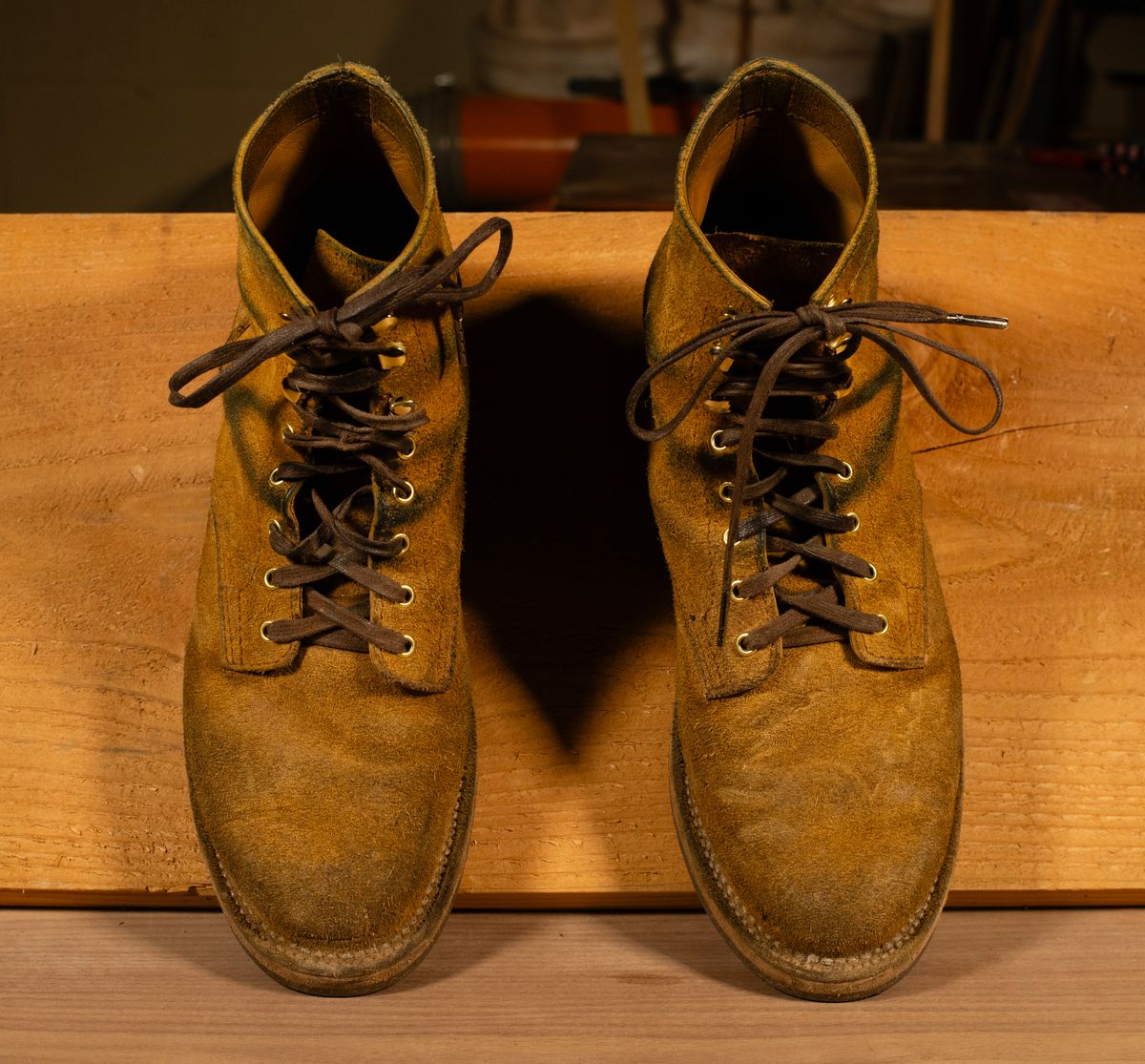 Photo by davecorey on March 6, 2025 of the Oldspeed Service Boot 6” in Horween Tan Latigo Rough Out.