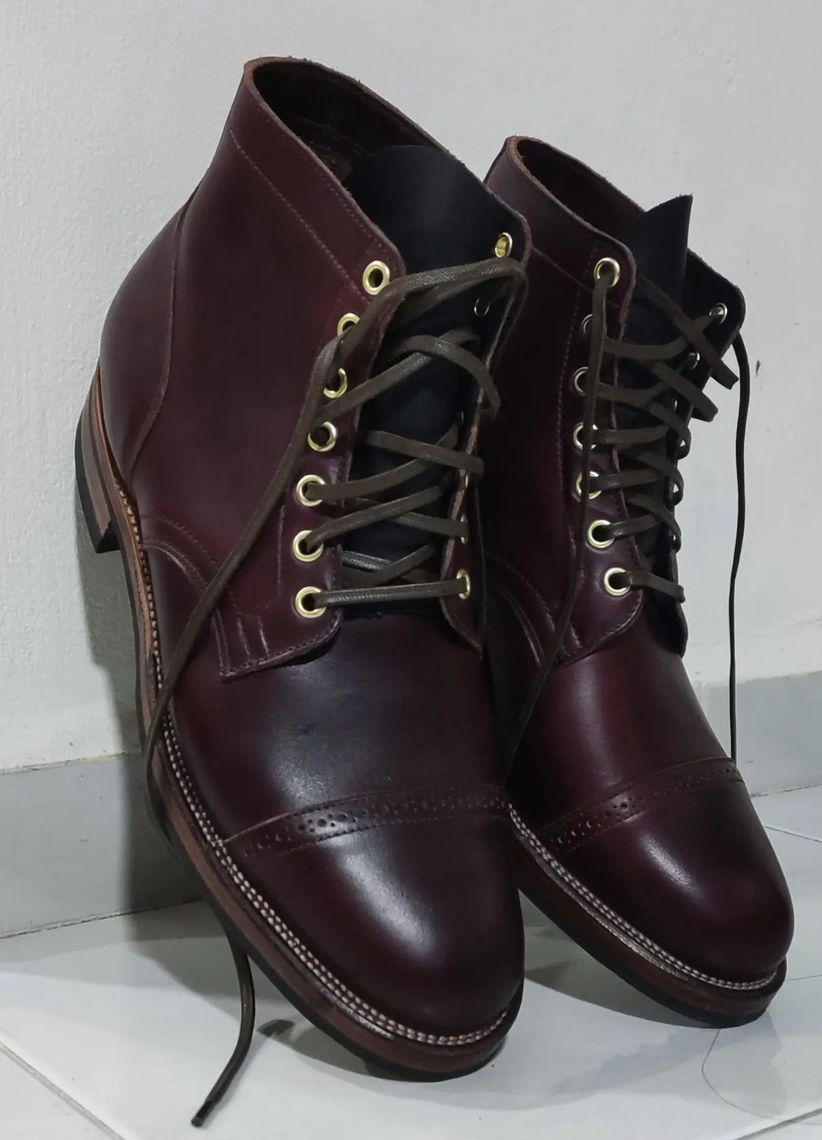 Photo by iMail on February 5, 2023 of the Viberg Service Boot in Horween Color 8 Chromexcel.