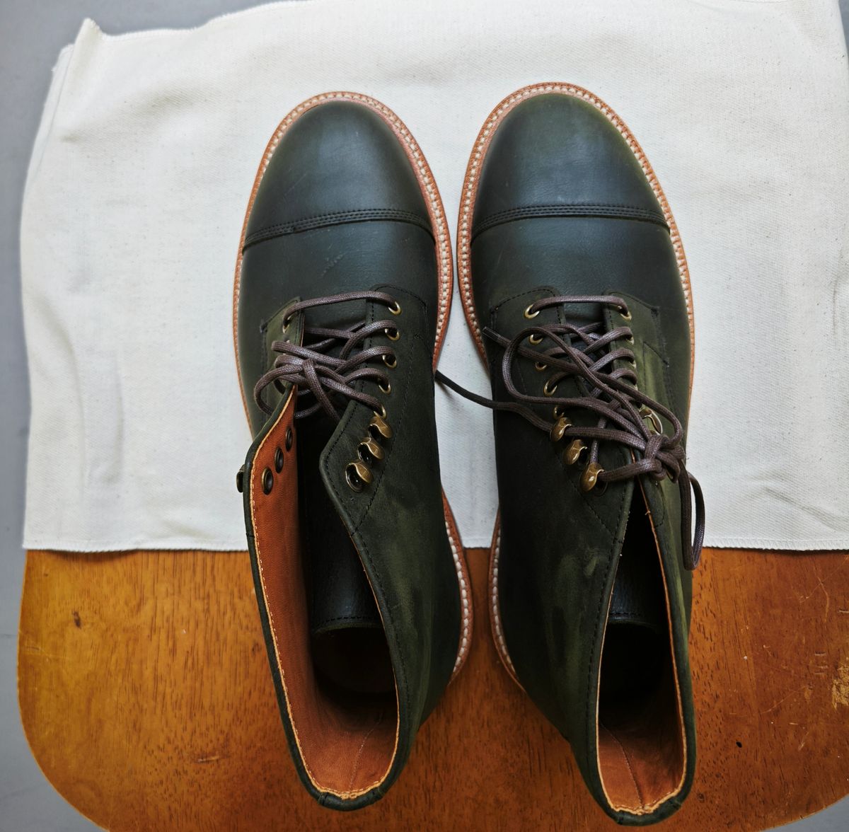 Photo by iMail on October 1, 2023 of the Grant Stone Cap Toe Boot in C.F. Stead Forest Kudu.