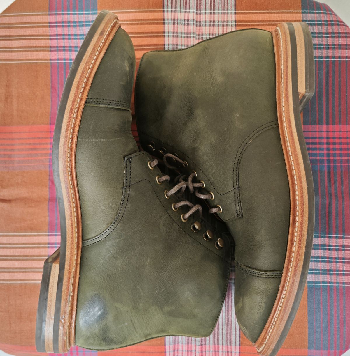 Photo by iMail on November 1, 2023 of the Grant Stone Cap Toe Boot in C.F. Stead Forest Kudu.