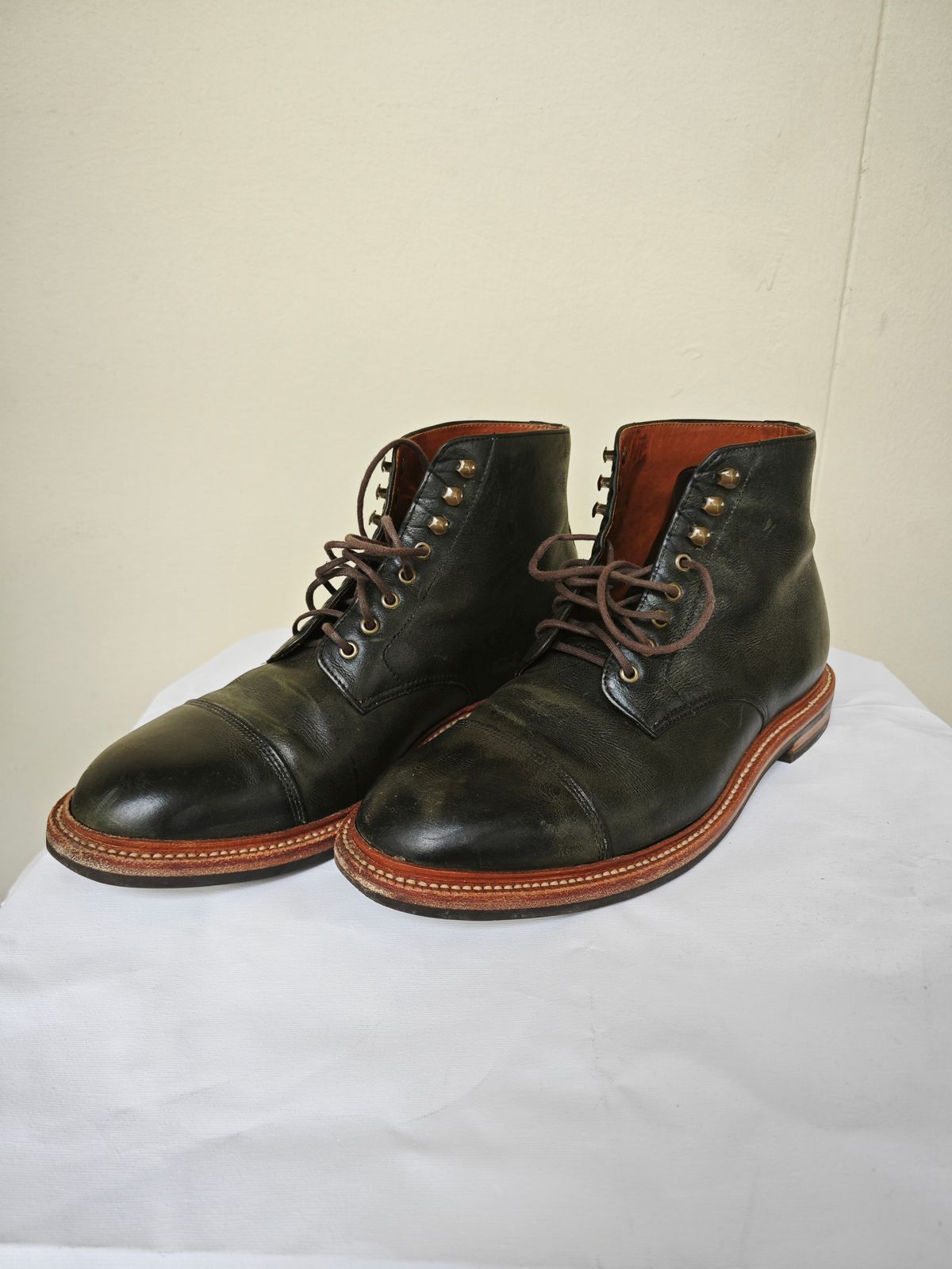 Photo by iMail on December 2, 2023 of the Grant Stone Cap Toe Boot in C.F. Stead Forest Kudu.