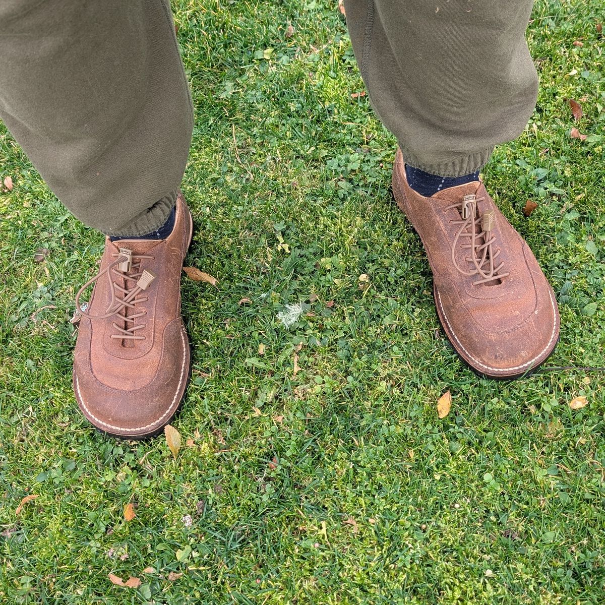 Photo by andrewturriff on November 27, 2024 of the Turriff Functional Footwear C-01 Anatomical Outdoor Shoe in C.F. Stead Prairie Waxy Commander.