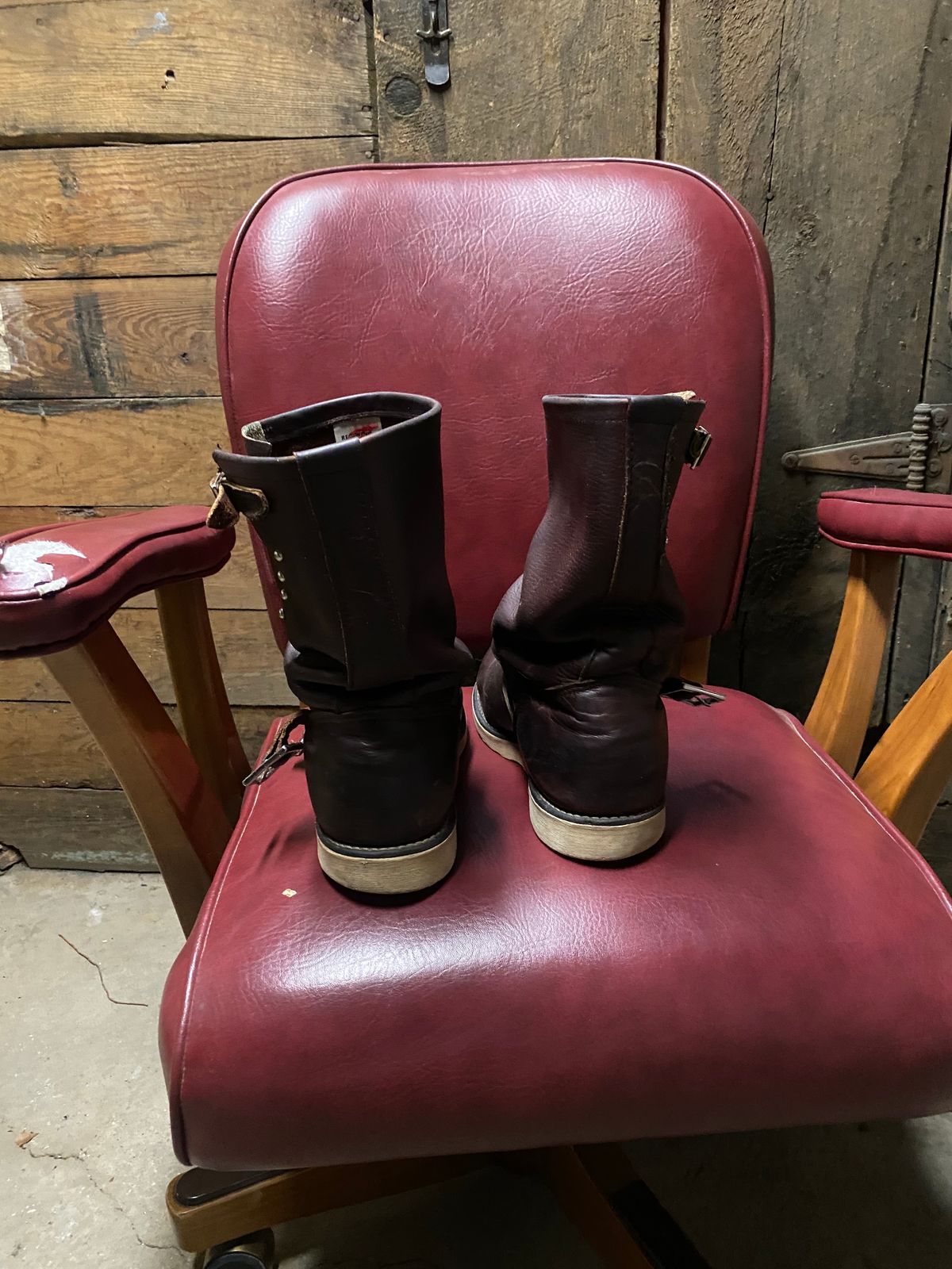 Photo by Epicarc on February 1, 2023 of the Red Wing Unlisted Model in S.B. Foot Briar Oil Slick.