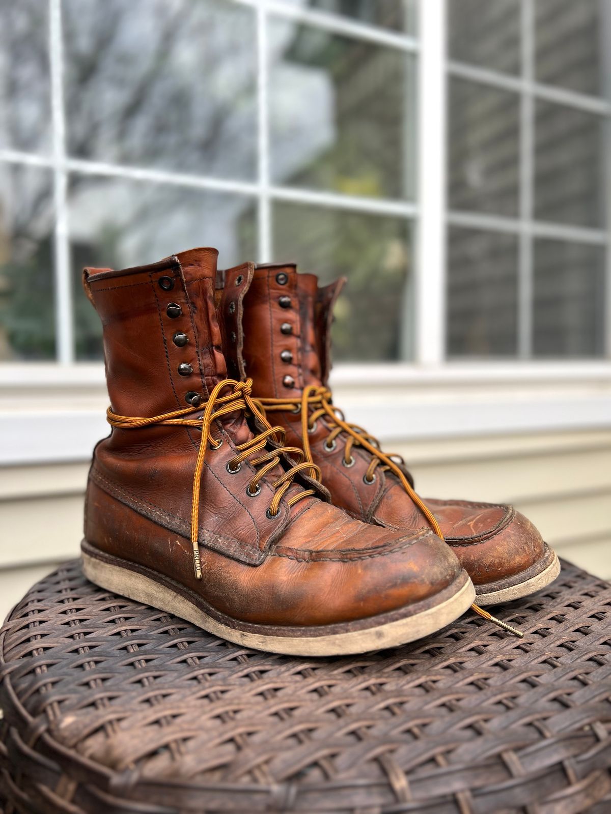 Photo by deadyounglings on April 26, 2023 of the Red Wing 8-Inch Classic Moc in S.B. Foot Oro Legacy.