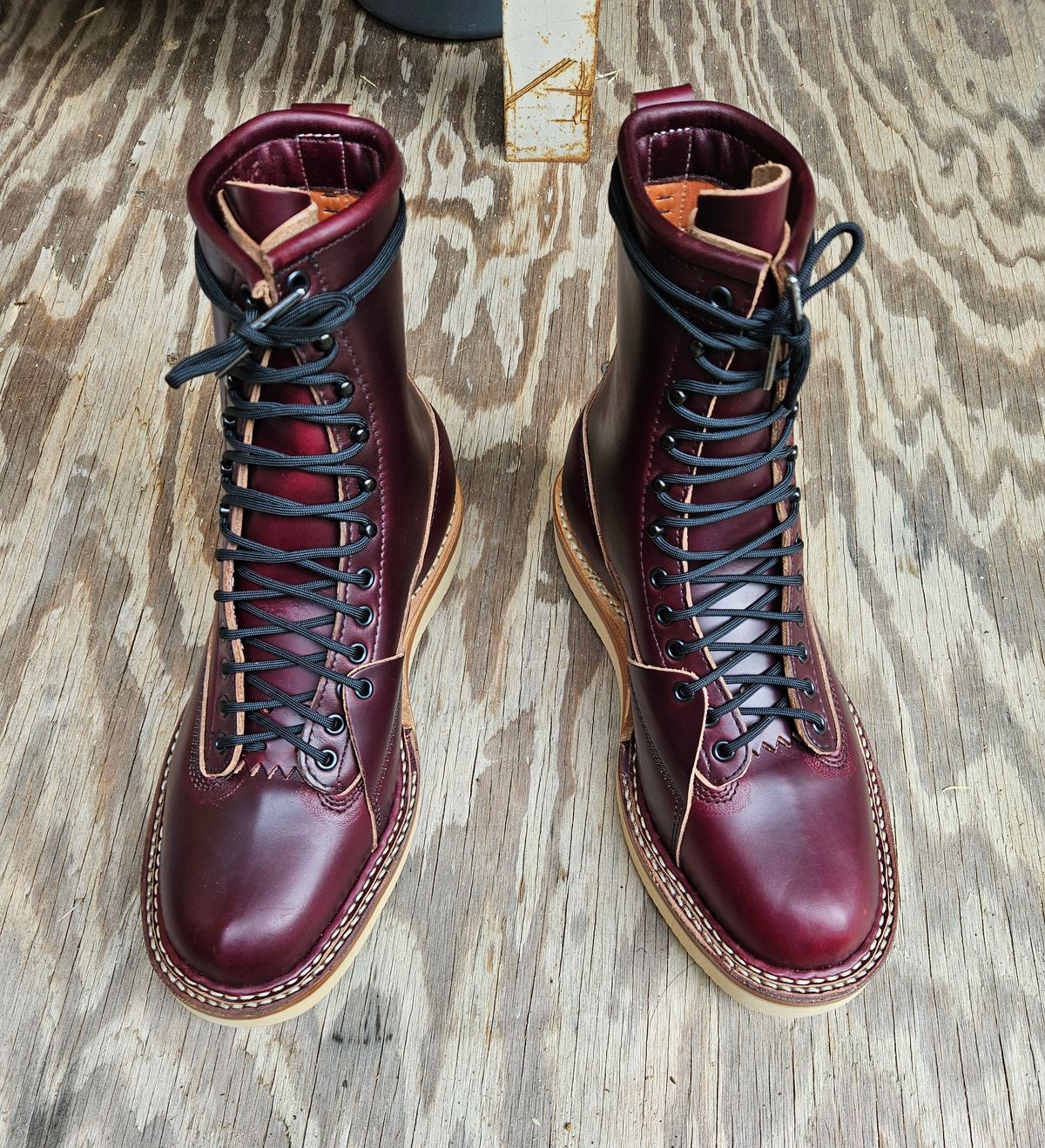 Photo by RaTiOnCrItOP on July 15, 2025 of the White's Bounty Hunter in Horween Burgundy Chromexcel Horsehide.