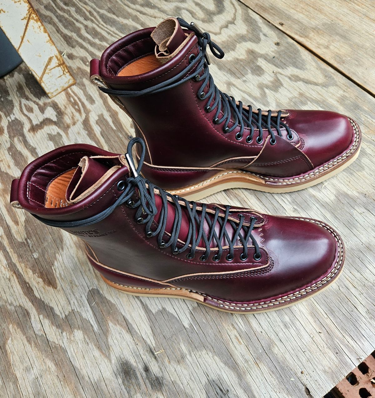 Photo by RaTiOnCrItOP on July 15, 2025 of the White's Bounty Hunter in Horween Burgundy Chromexcel Horsehide.