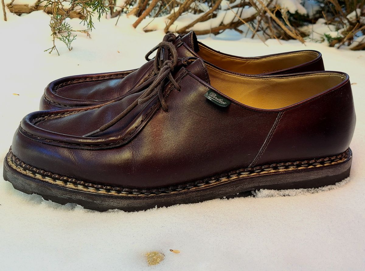 Photo by BudMutt on December 3, 2022 of the Paraboot Michael in Lisse Cafe.