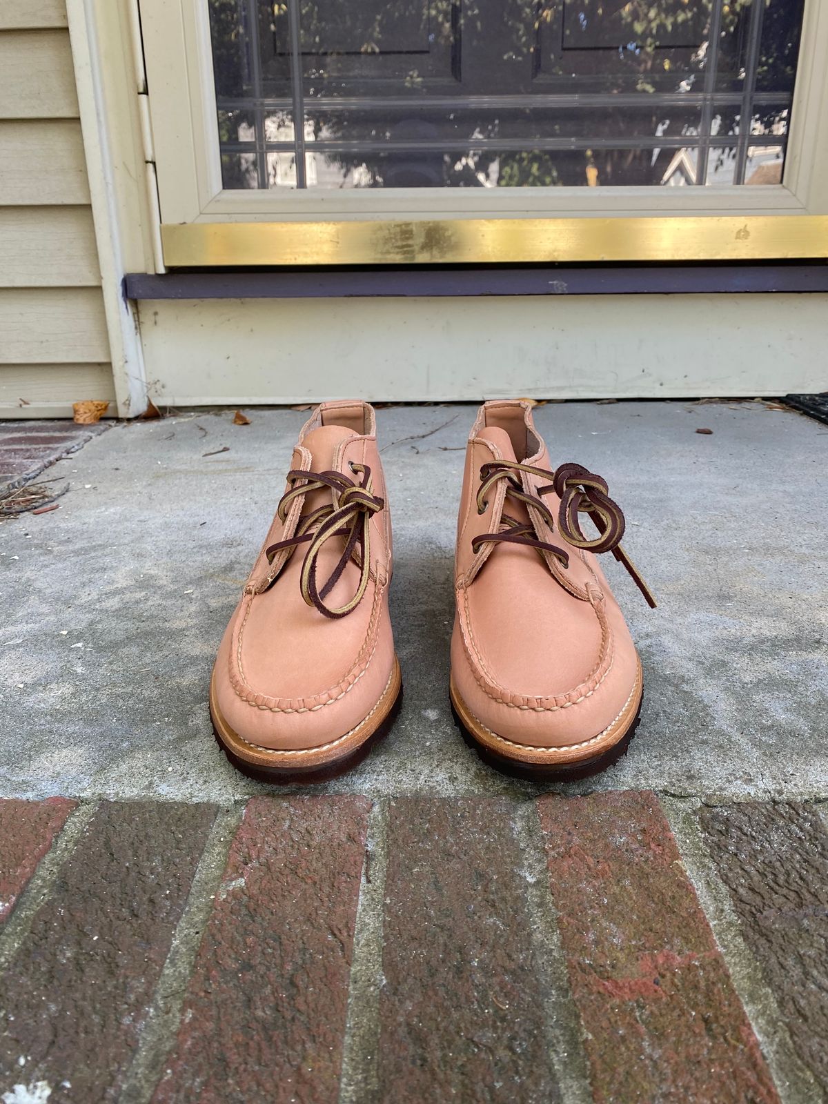 Photo by MaxPower on October 5, 2023 of the Rancourt & Co. Acadia Chukka Redux in Horween Natural Essex.