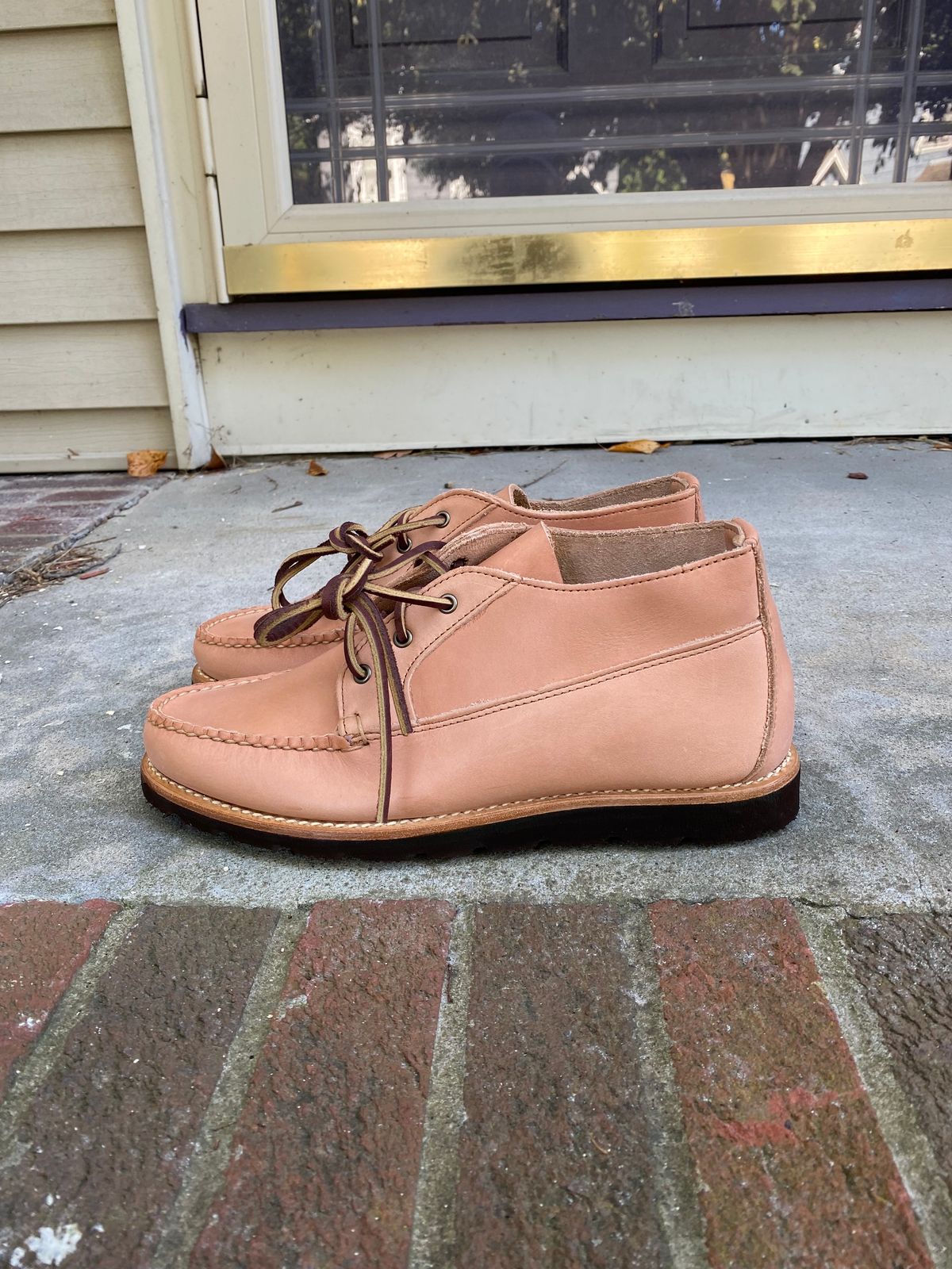 Photo by MaxPower on October 5, 2023 of the Rancourt & Co. Acadia Chukka Redux in Horween Natural Essex.