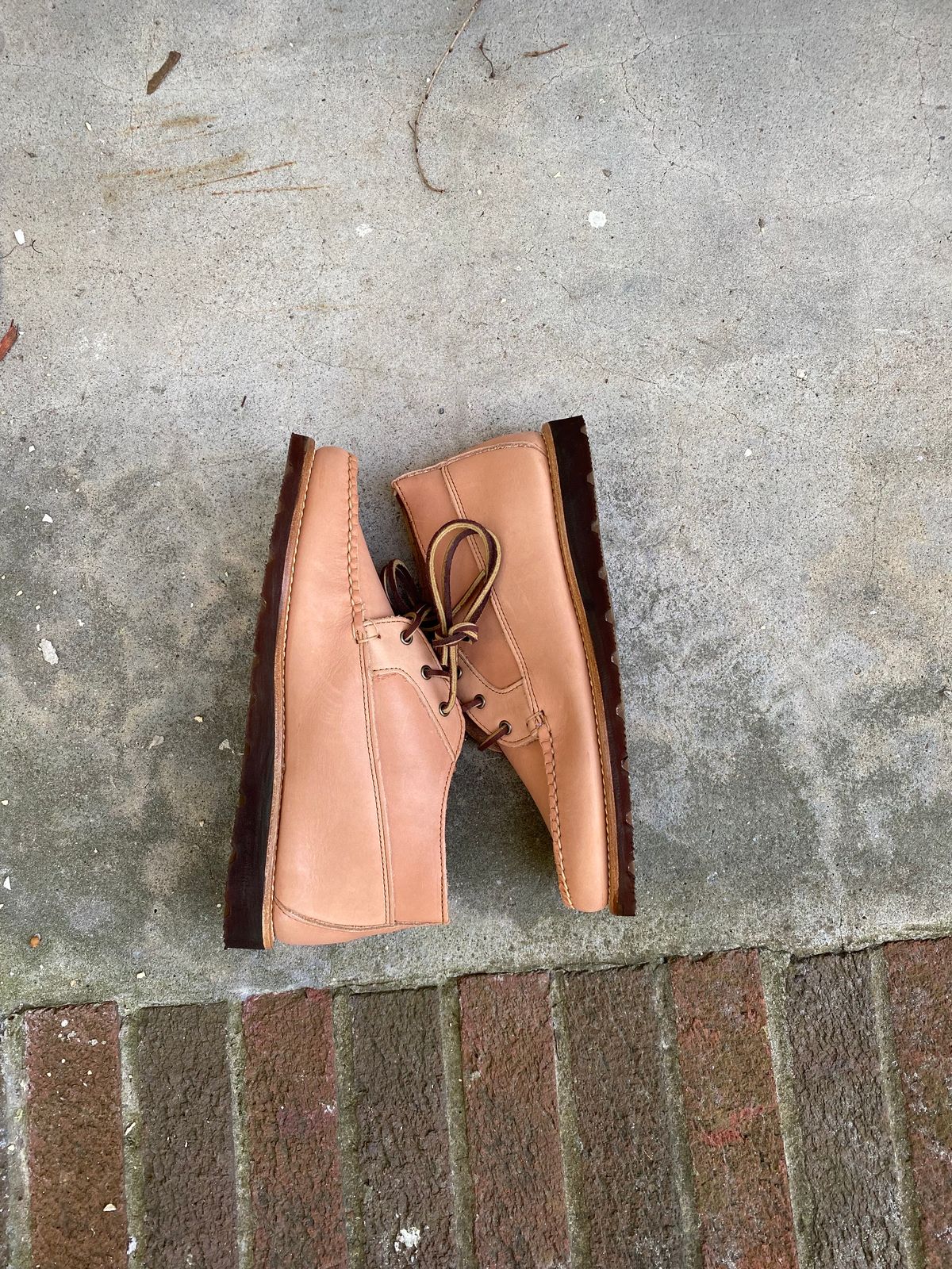 Photo by MaxPower on October 5, 2023 of the Rancourt & Co. Acadia Chukka Redux in Horween Natural Essex.
