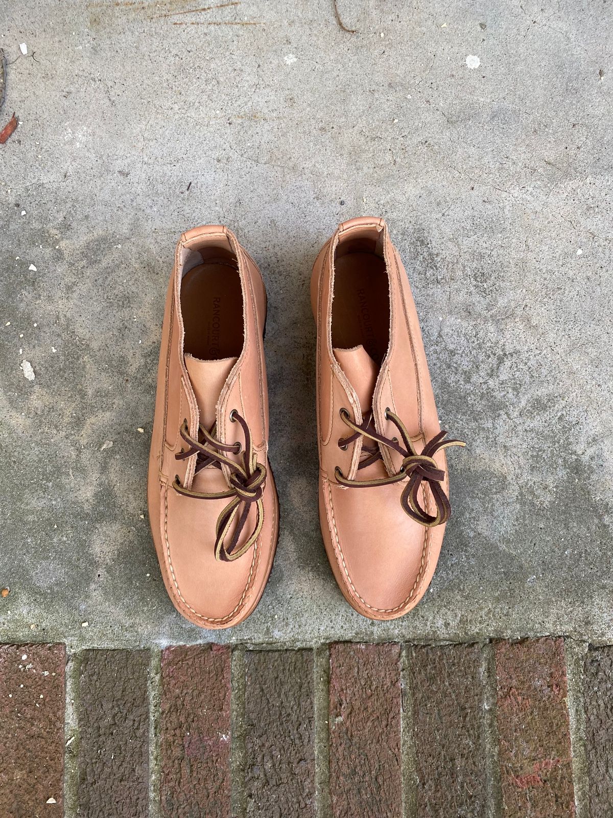 Photo by MaxPower on October 5, 2023 of the Rancourt & Co. Acadia Chukka Redux in Horween Natural Essex.