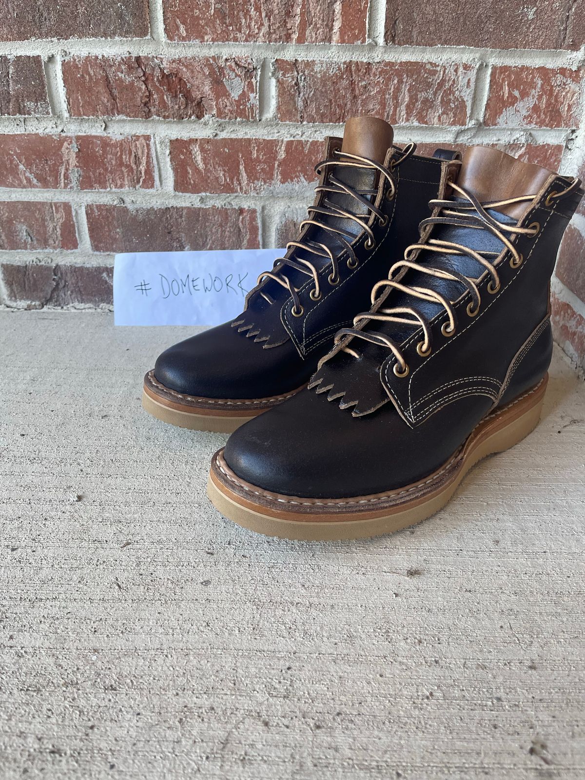 Photo by Joe on October 1, 2022 of the White's 350 Cruiser in Horween Black Waxed Flesh.