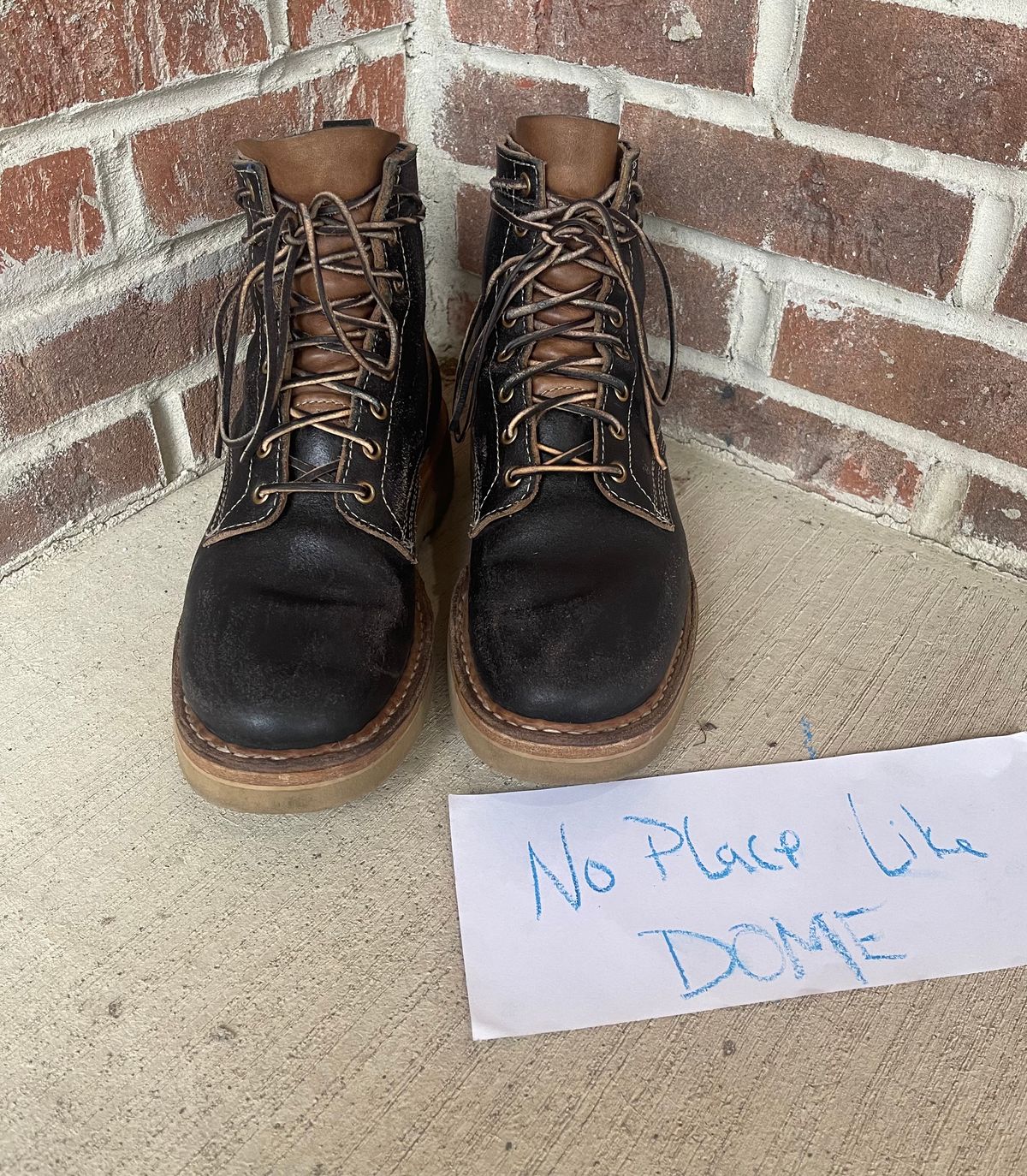Photo by Joe on November 5, 2022 of the White's 350 Cruiser in Horween Black Waxed Flesh.