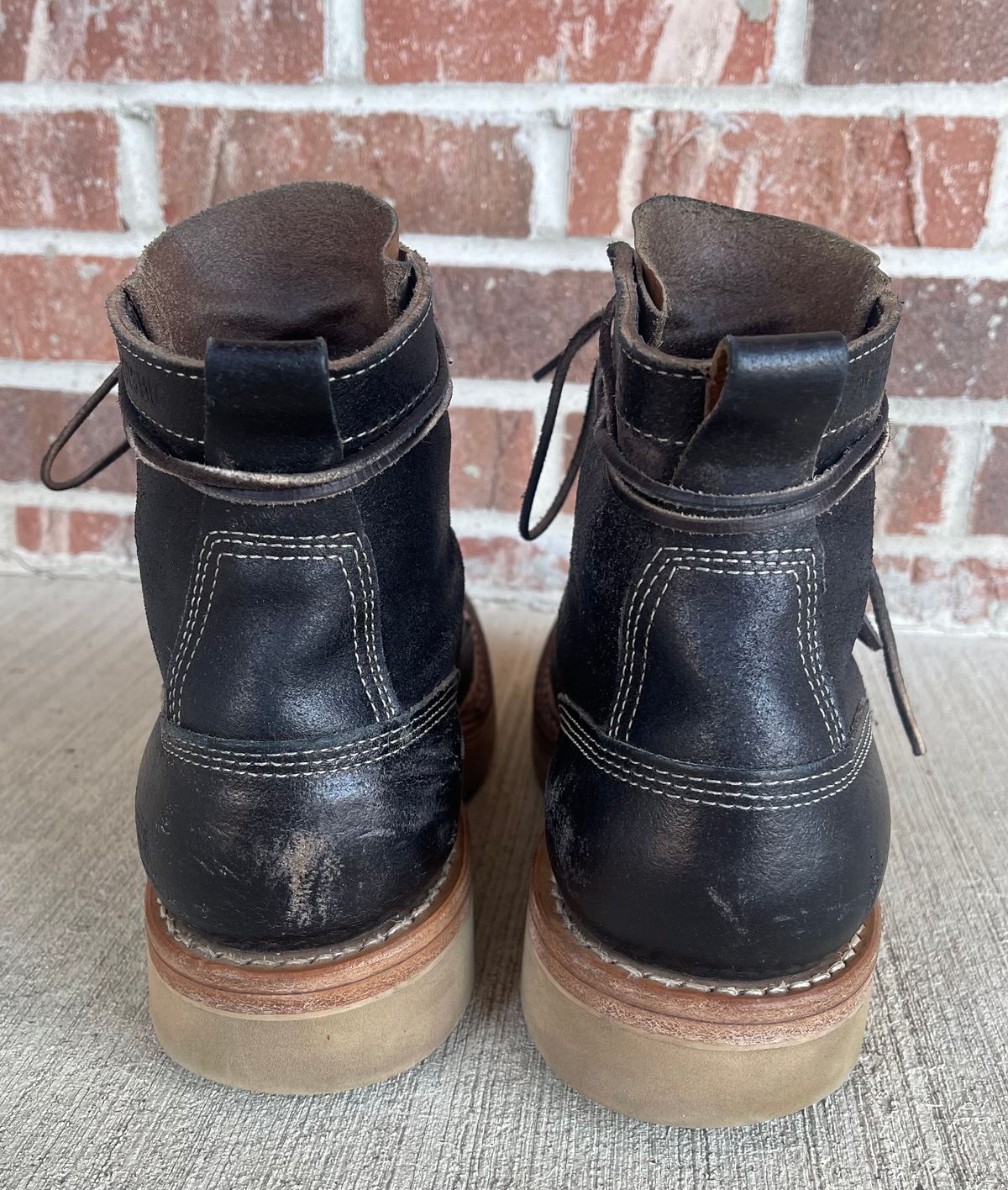 Photo by Joe on December 4, 2022 of the White's 350 Cruiser in Horween Black Waxed Flesh.