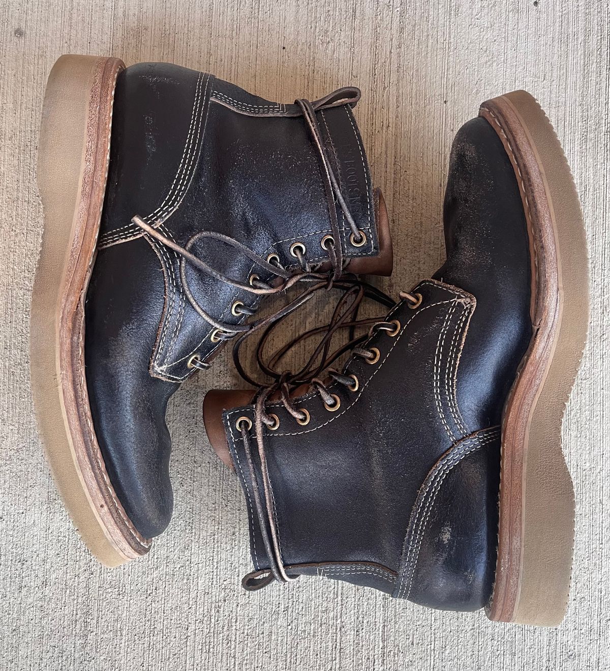 Photo by Joe on December 4, 2022 of the White's 350 Cruiser in Horween Black Waxed Flesh.