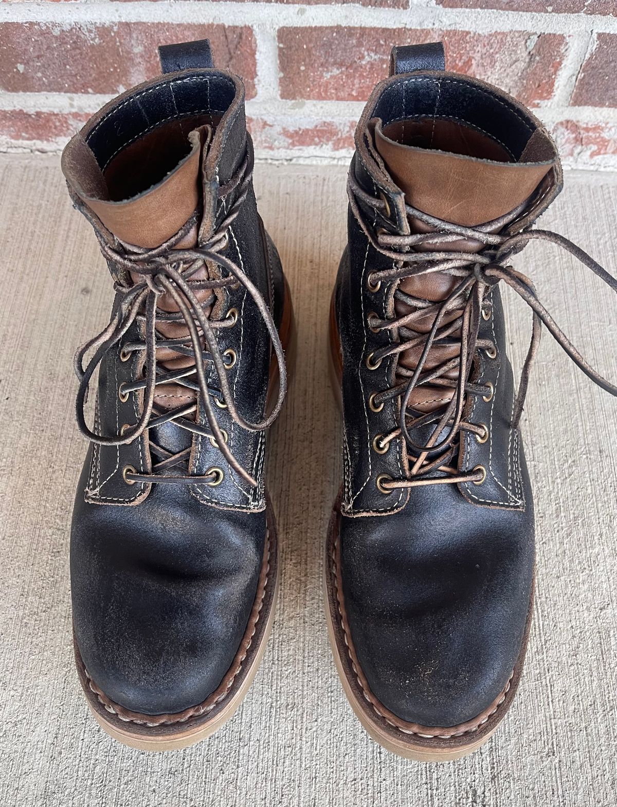 Photo by Joe on December 4, 2022 of the White's 350 Cruiser in Horween Black Waxed Flesh.