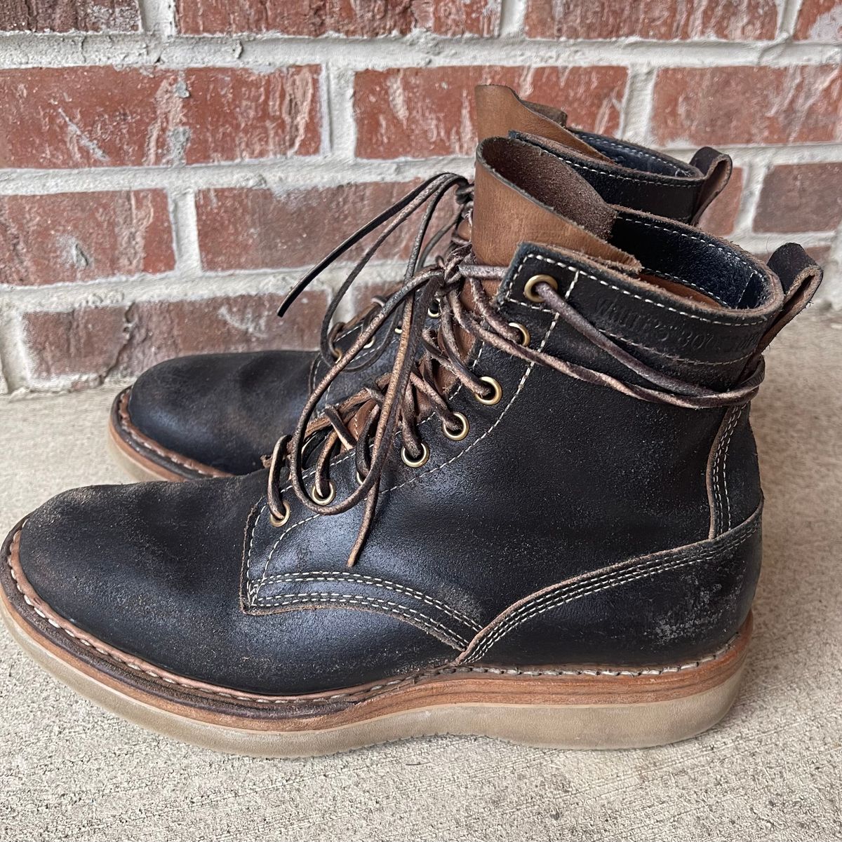 Photo by Joe on January 4, 2023 of the White's 350 Cruiser in Horween Black Waxed Flesh.
