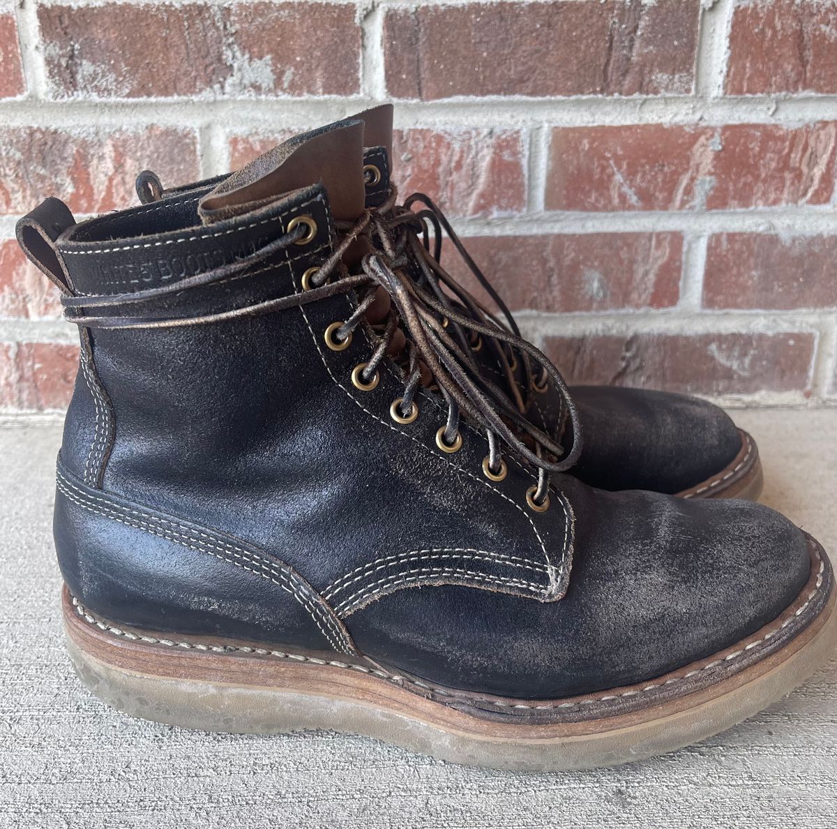 Photo by Joe on February 4, 2023 of the White's 350 Cruiser in Horween Black Waxed Flesh.