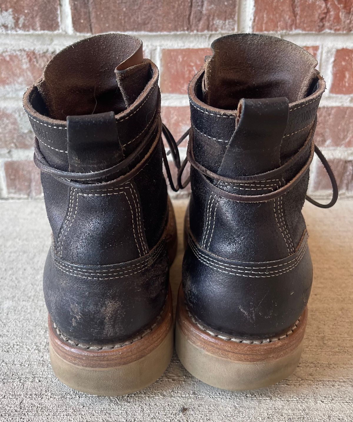 Photo by Joe on March 5, 2023 of the White's 350 Cruiser in Horween Black Waxed Flesh.