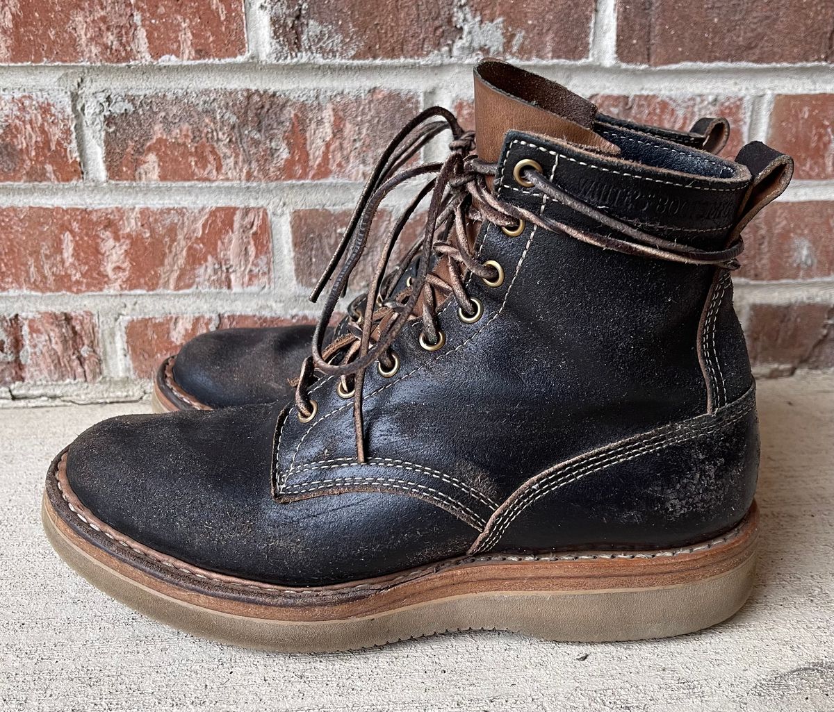 Photo by Joe on April 3, 2023 of the White's 350 Cruiser in Horween Black Waxed Flesh.