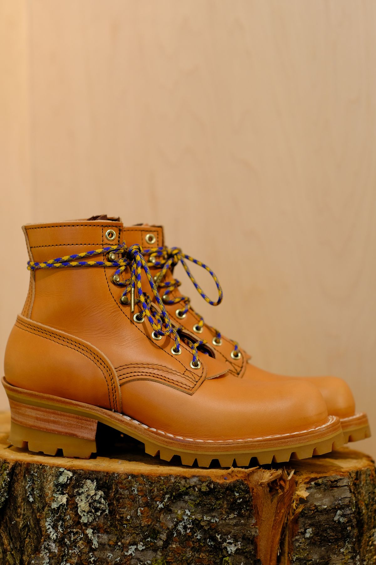 Photo by CanadIan on October 2, 2023 of the Nicks DomePro in Wickett & Craig Tan English Bridle.