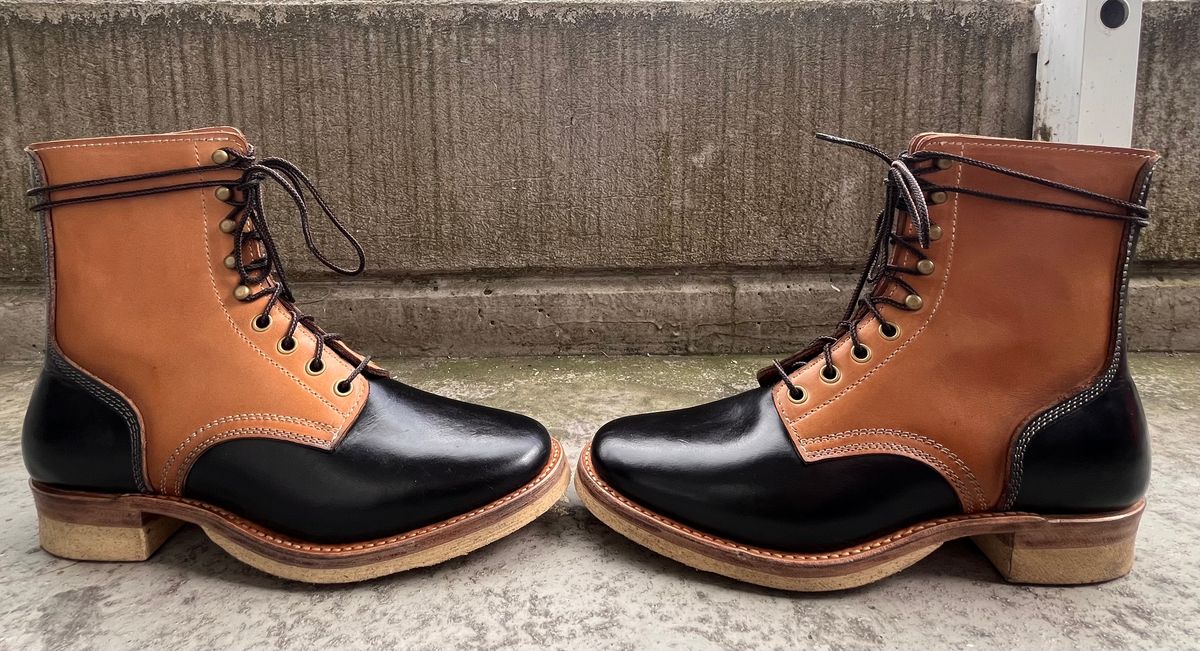 Photo by Momo on September 15, 2025 of the Akito Boondockers in Horween Black Chromexcel & Unknown Natural Veg Tan.