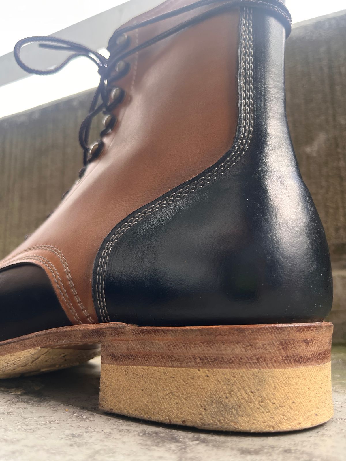 Photo by Momo on September 15, 2025 of the Akito Boondockers in Horween Black Chromexcel & Unknown Natural Veg Tan.