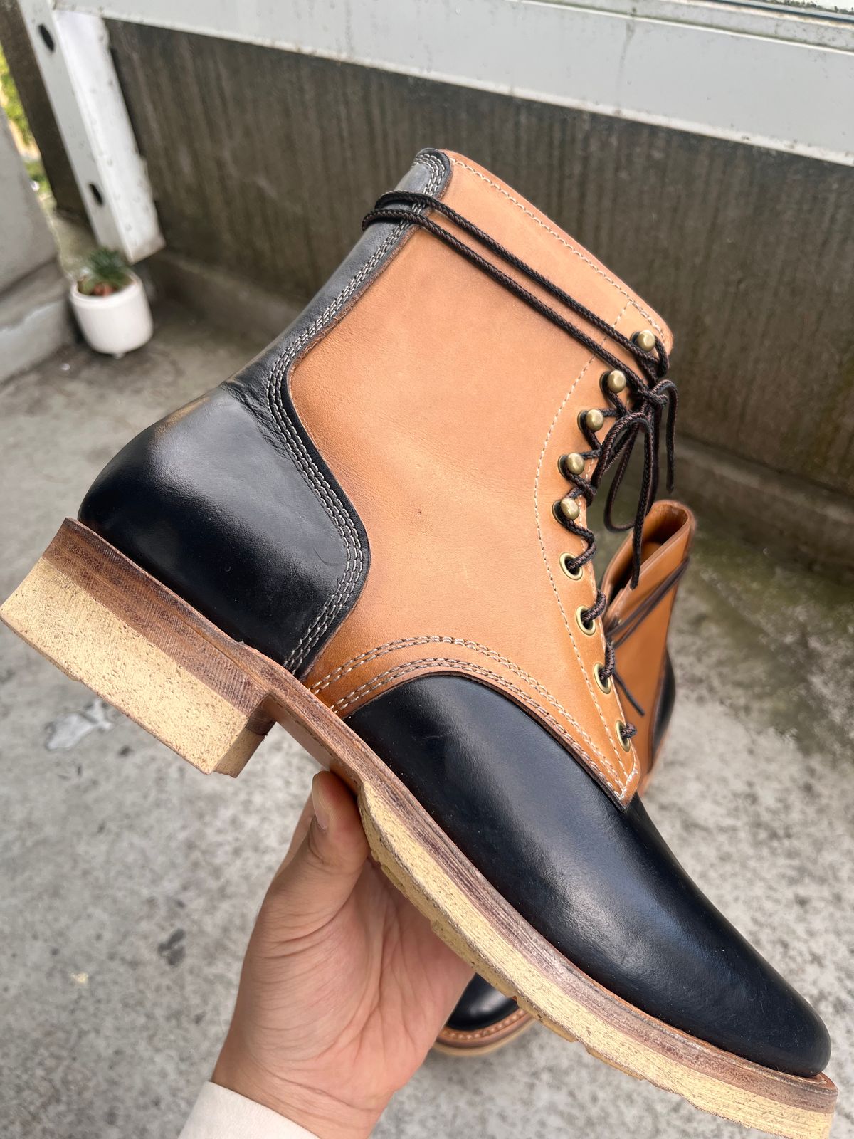 Photo by Momo on September 15, 2025 of the Akito Boondockers in Horween Black Chromexcel & Unknown Natural Veg Tan.