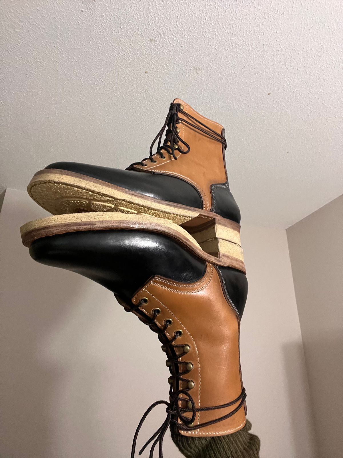 Photo by Momo on October 2, 2025 of the Akito Boondockers in Horween Black Chromexcel & Unknown Natural Veg Tan.