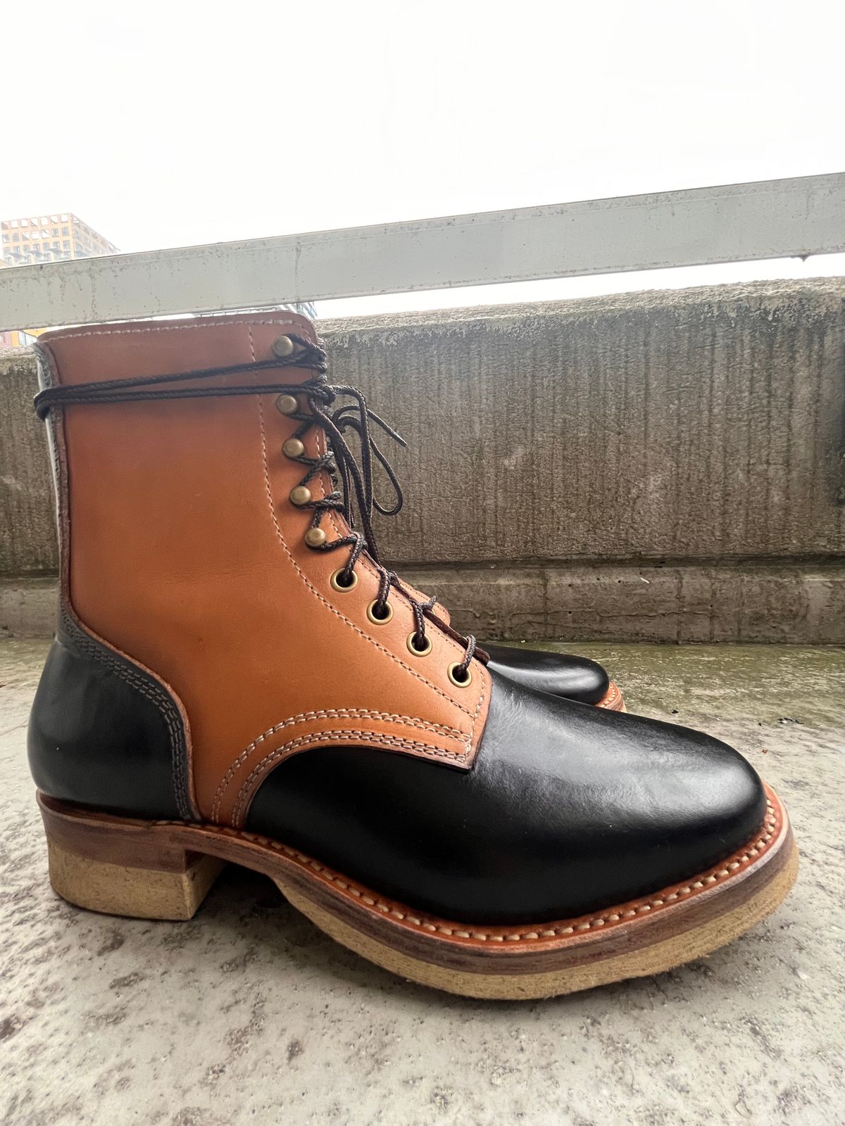 Photo by Momo on October 2, 2025 of the Akito Boondockers in Horween Black Chromexcel & Unknown Natural Veg Tan.