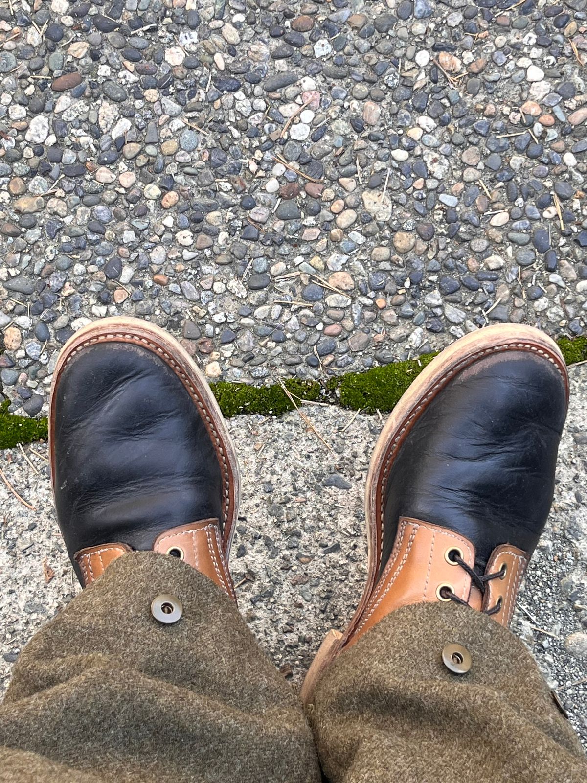 Photo by Momo on October 15, 2025 of the Akito Boondockers in Horween Black Chromexcel & Unknown Natural Veg Tan.