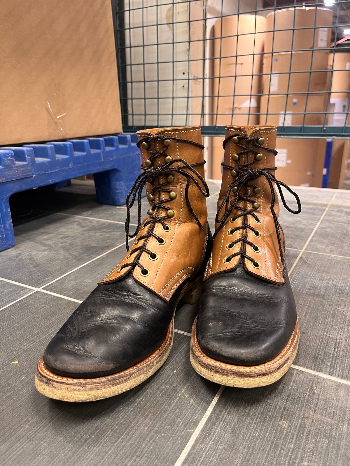 Photo by Momo on October 17, 2025 of the Akito Boondockers in Horween Black Chromexcel & Unknown Natural Veg Tan.