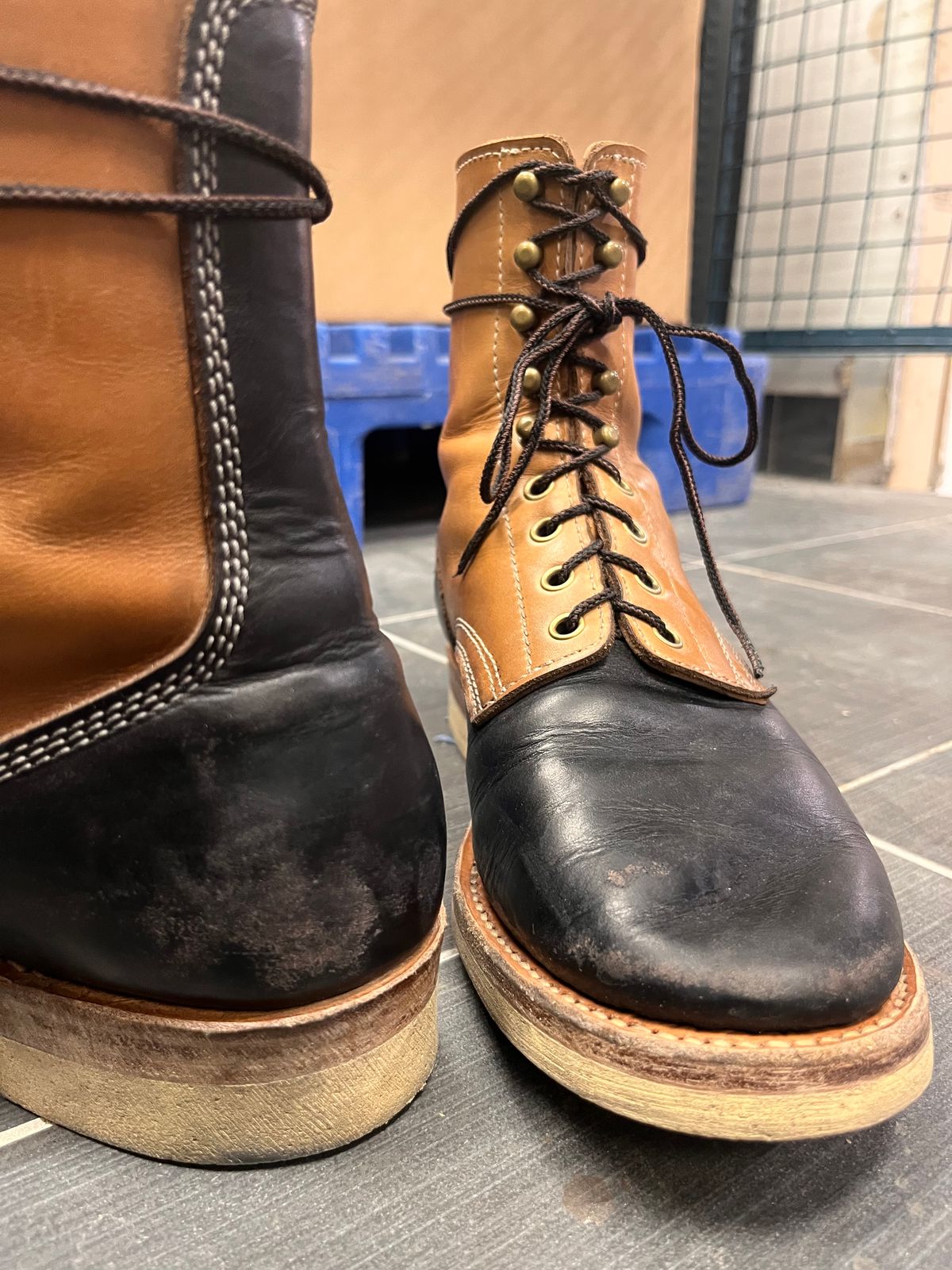 Photo by Momo on October 17, 2025 of the Akito Boondockers in Horween Black Chromexcel & Unknown Natural Veg Tan.