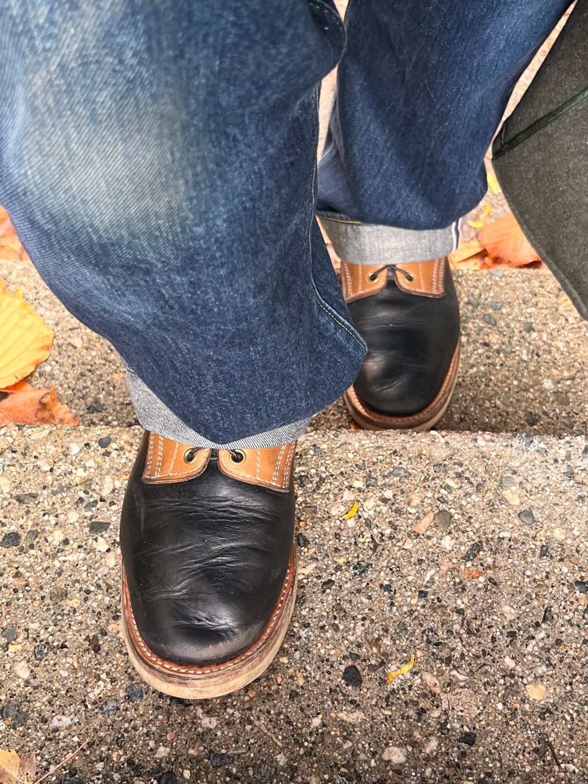 Photo by Momo on October 27, 2025 of the Akito Boondockers in Horween Black Chromexcel & Unknown Natural Veg Tan.