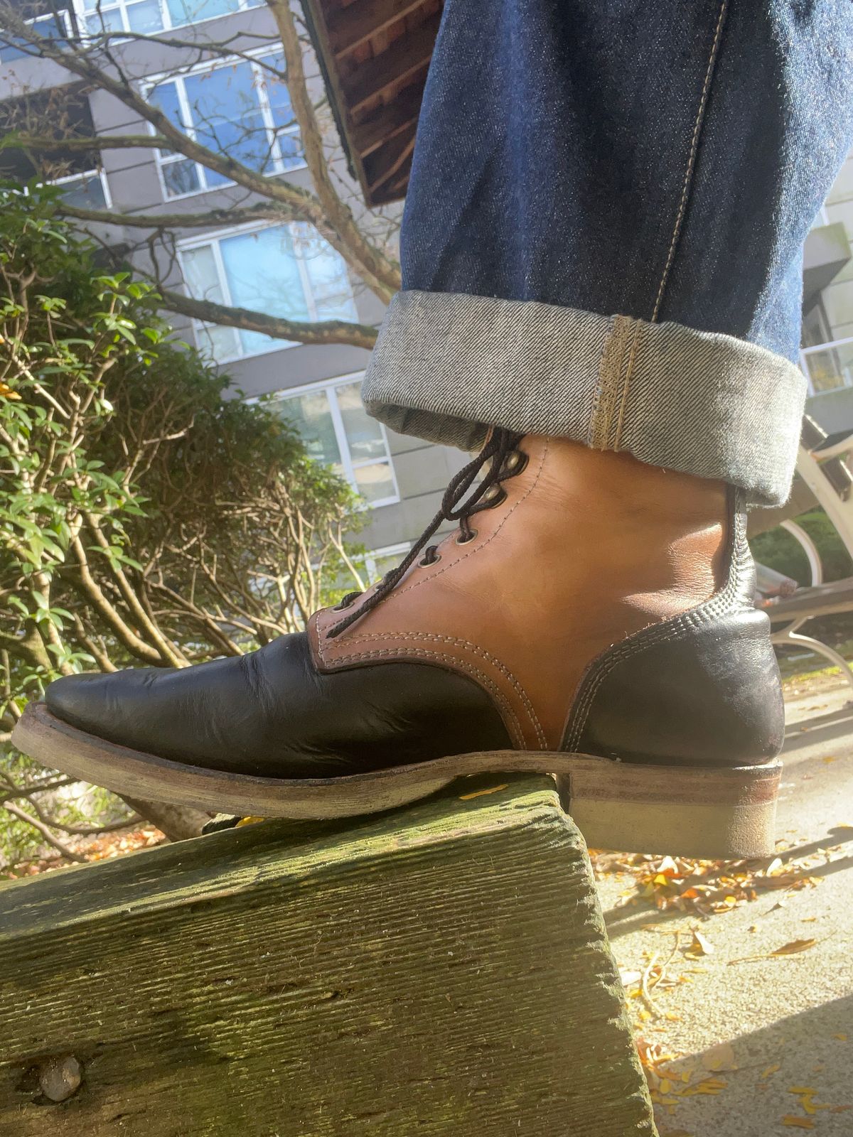Photo by Momo on November 2, 2025 of the Akito Boondockers in Horween Black Chromexcel & Unknown Natural Veg Tan.