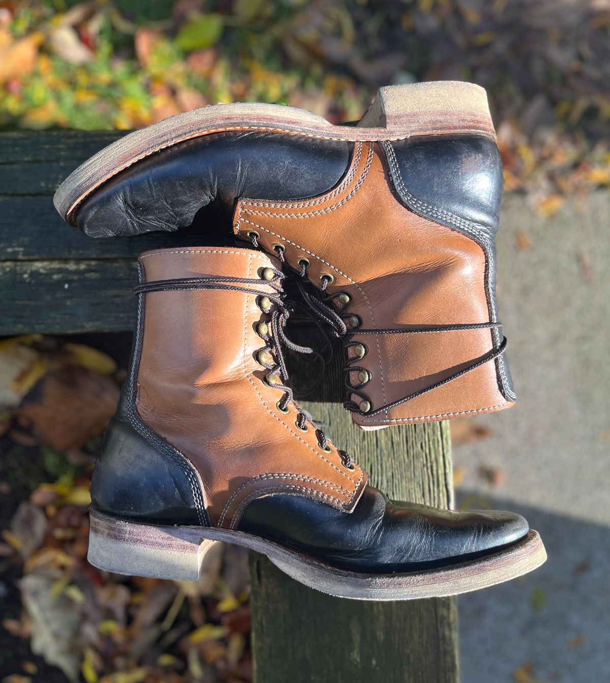 Photo by Momo on November 2, 2025 of the Akito Boondockers in Horween Black Chromexcel & Unknown Natural Veg Tan.