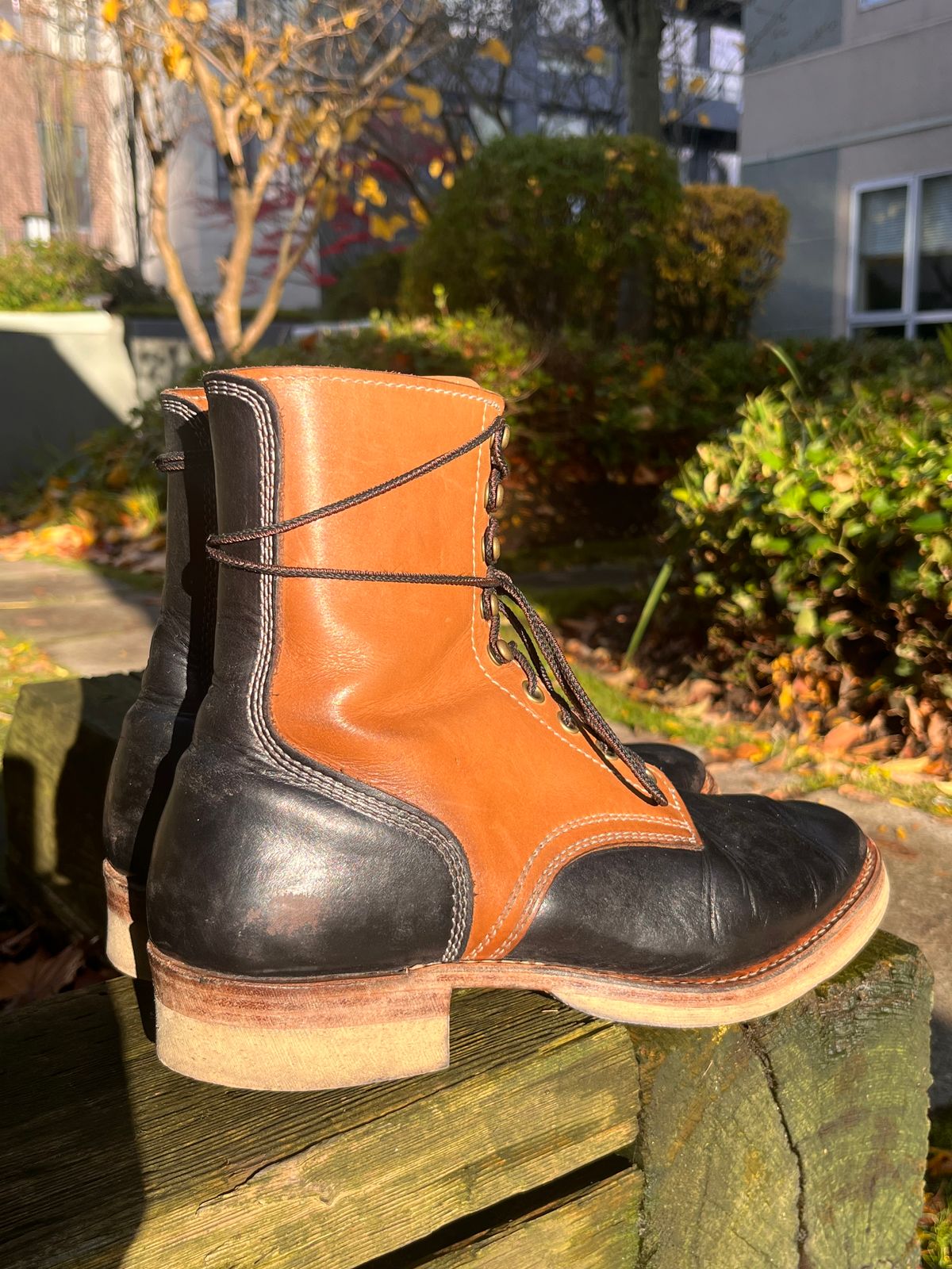 Photo by Momo on November 2, 2025 of the Akito Boondockers in Horween Black Chromexcel & Unknown Natural Veg Tan.