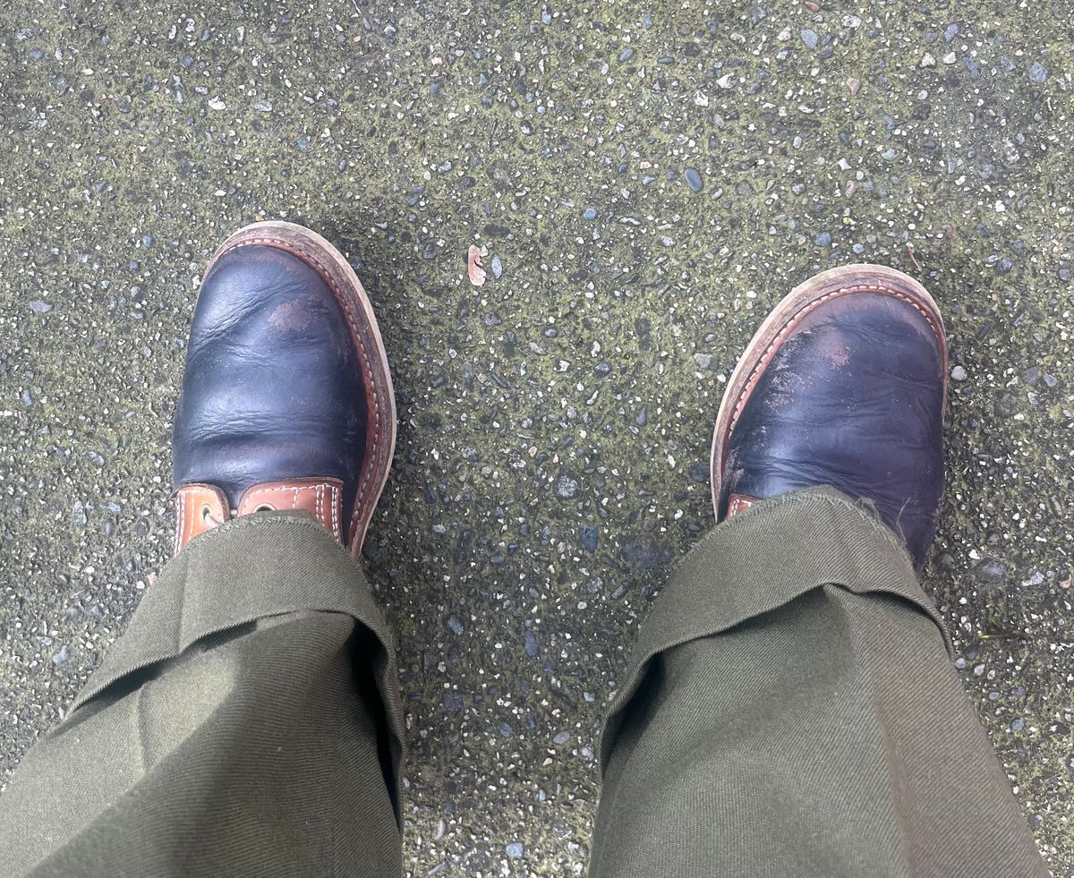 Photo by Momo on February 17, 2026 of the Akito Boondockers in Horween Black Chromexcel & Unknown Natural Veg Tan.