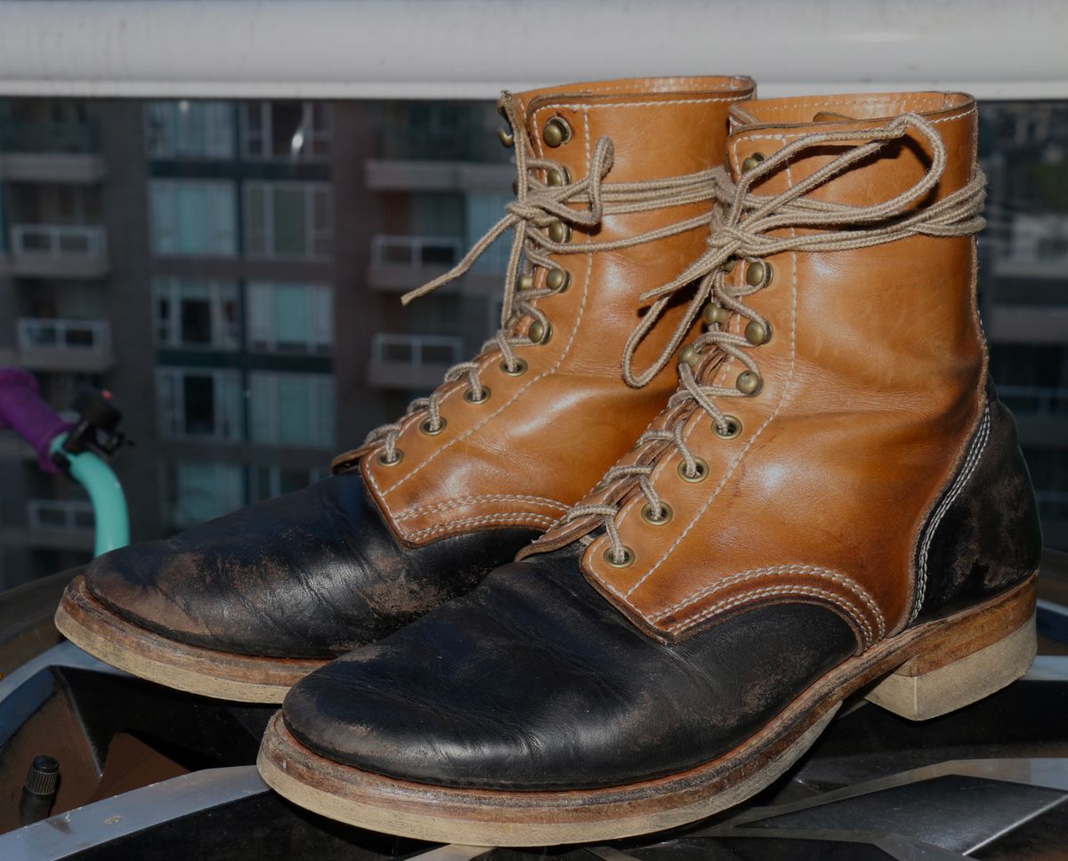 Photo by Momo on February 18, 2026 of the Akito Boondockers in Horween Black Chromexcel & Unknown Natural Veg Tan.