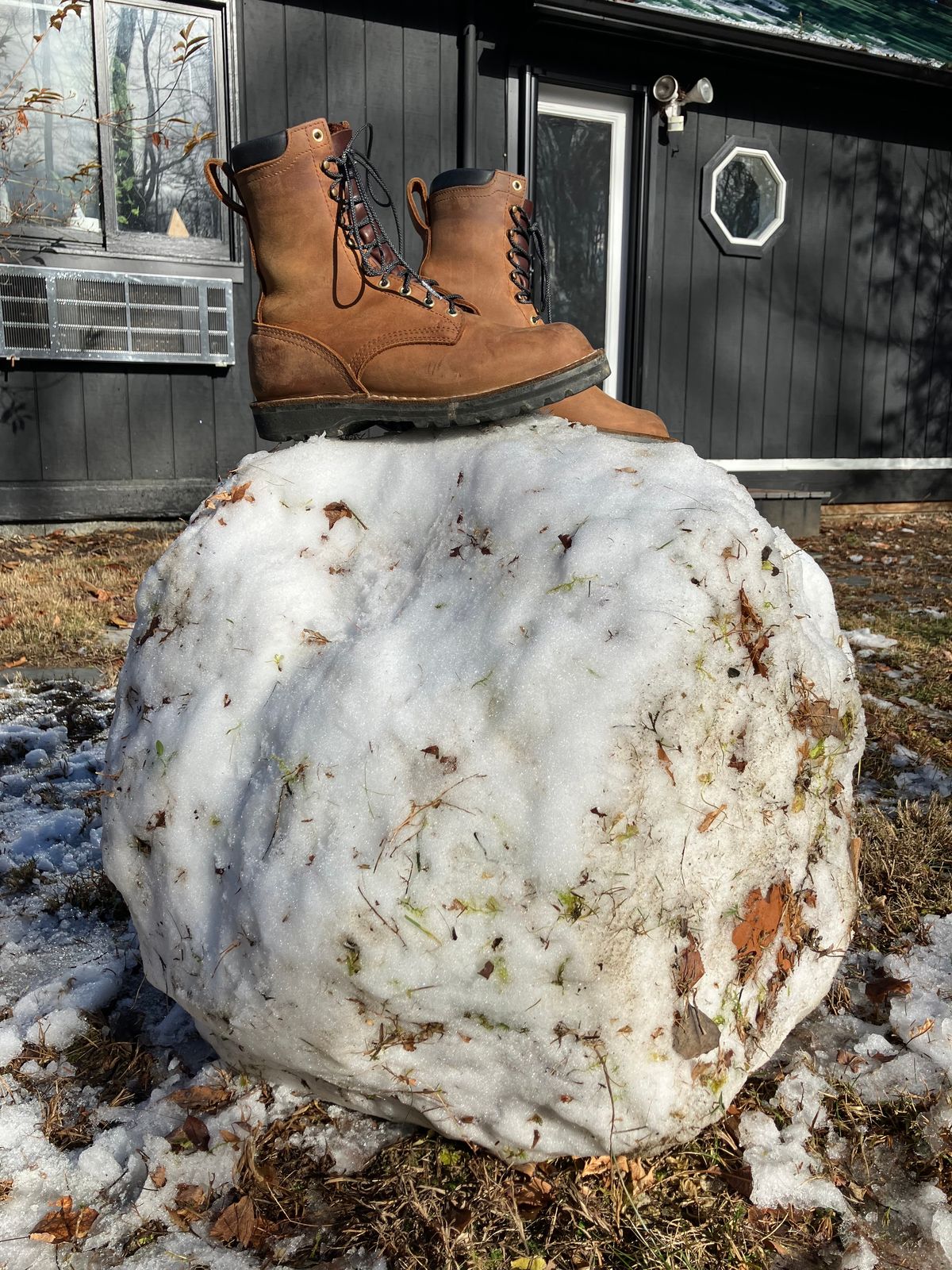 Photo by jbyer111 on November 29, 2024 of the Nicks Ridgeline Hiking Boot in Seidel WeatherShield Brown.