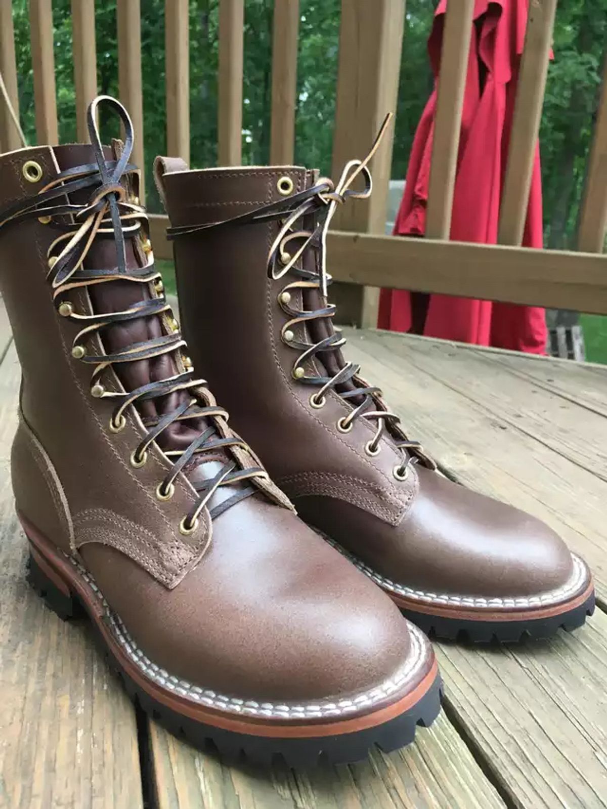 Photo by jbyer111 on June 20, 2021 of the Nicks Urban Logger in Horween Natural Waxed Flesh.